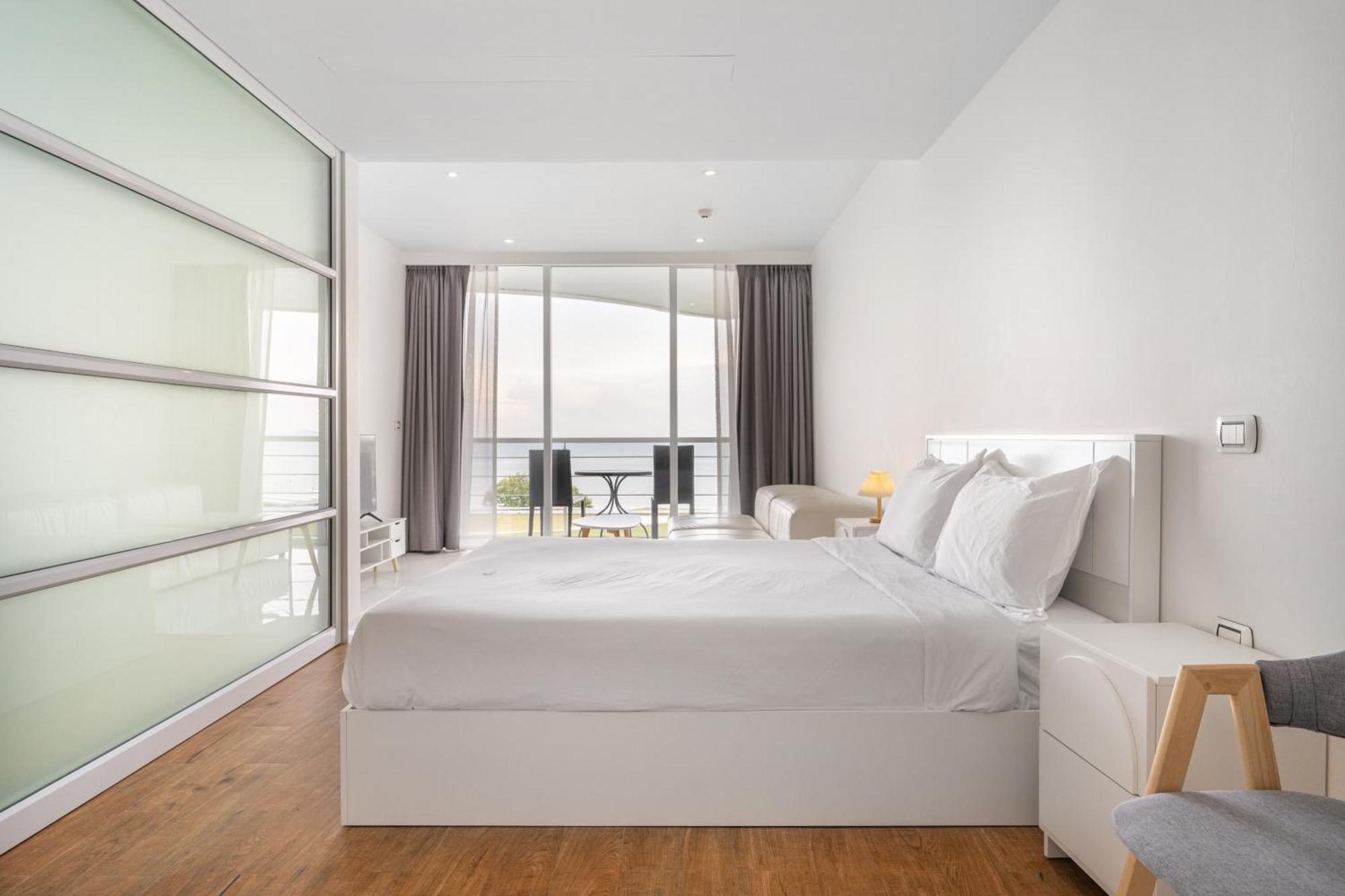 Pure Sunset Beach - Ocean View Room, Pattaya Na Chom Thian Exterior photo